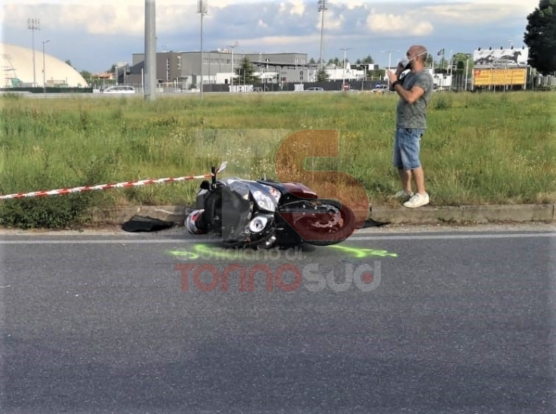 TRAGEDIA A NICHELINO - Incidente stradale: morto un uomo alla rotonda di Mondo Juve - FOTO