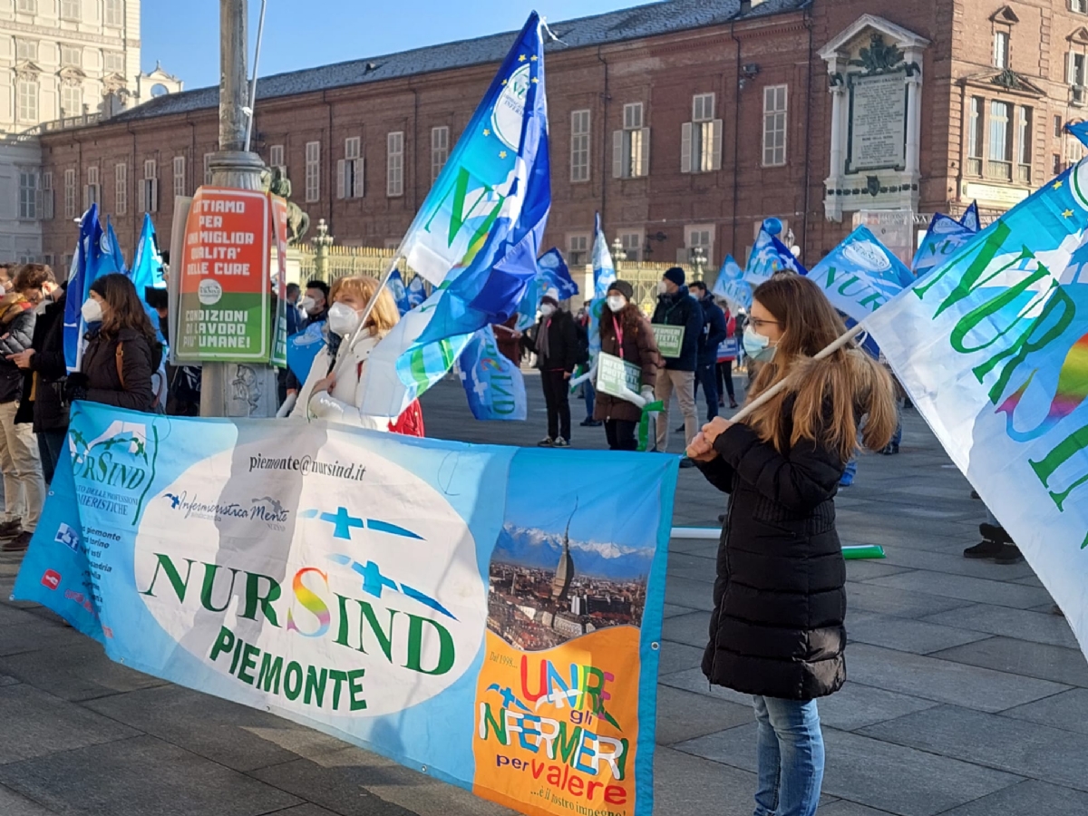 SANITA' - Infermieri in piazza: «Spremuti e ignorati da tutti» - FOTO