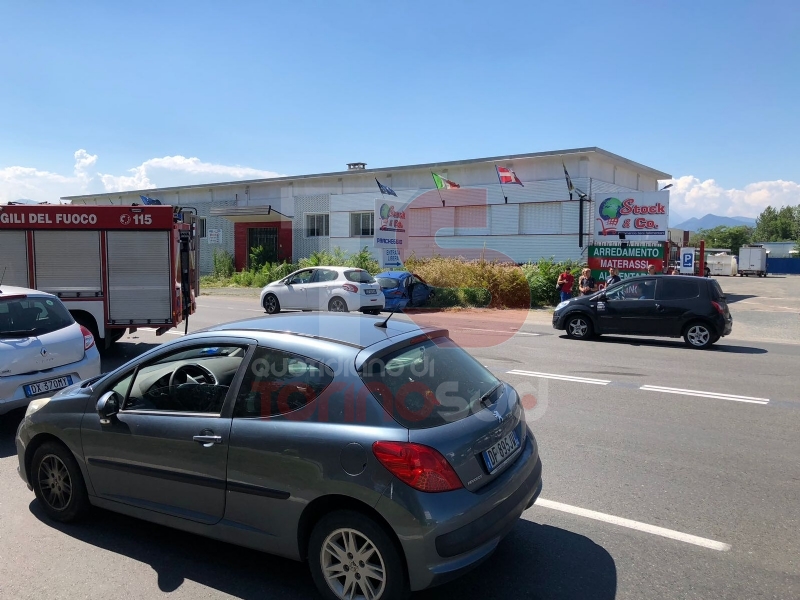 ORBASSANO - Spaventoso incidente stradale: otto feriti in strada Torino. Tra loro due bimbi - FOTO