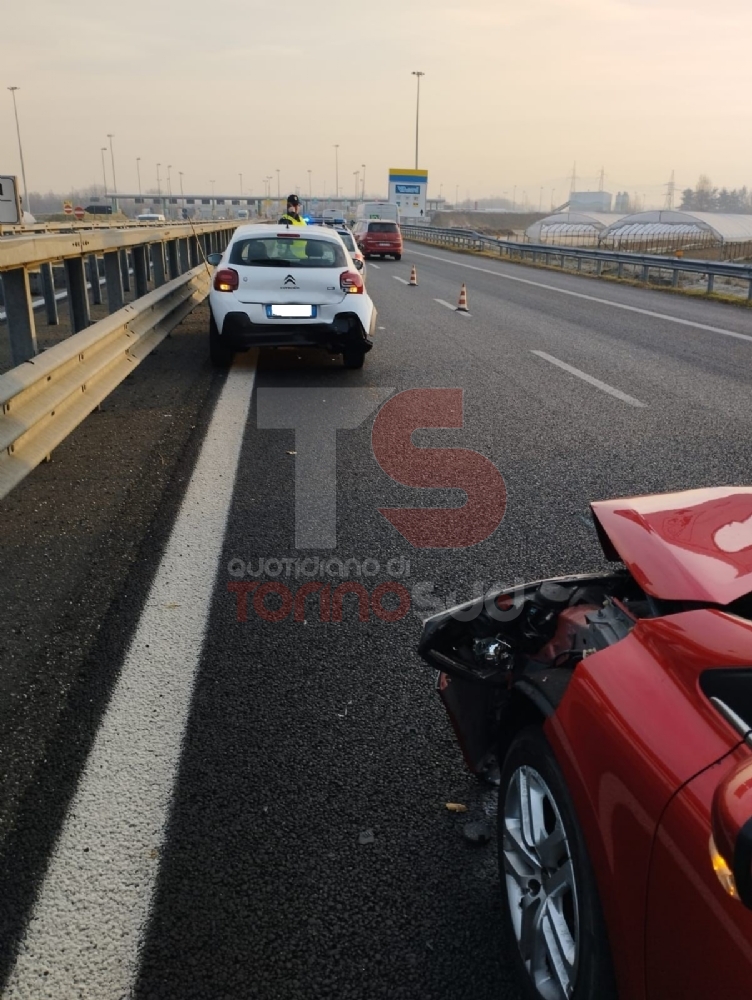 ORBASSANO - Tamponamento in tangenziale, 4 auto coinvolte e traffico in tilt