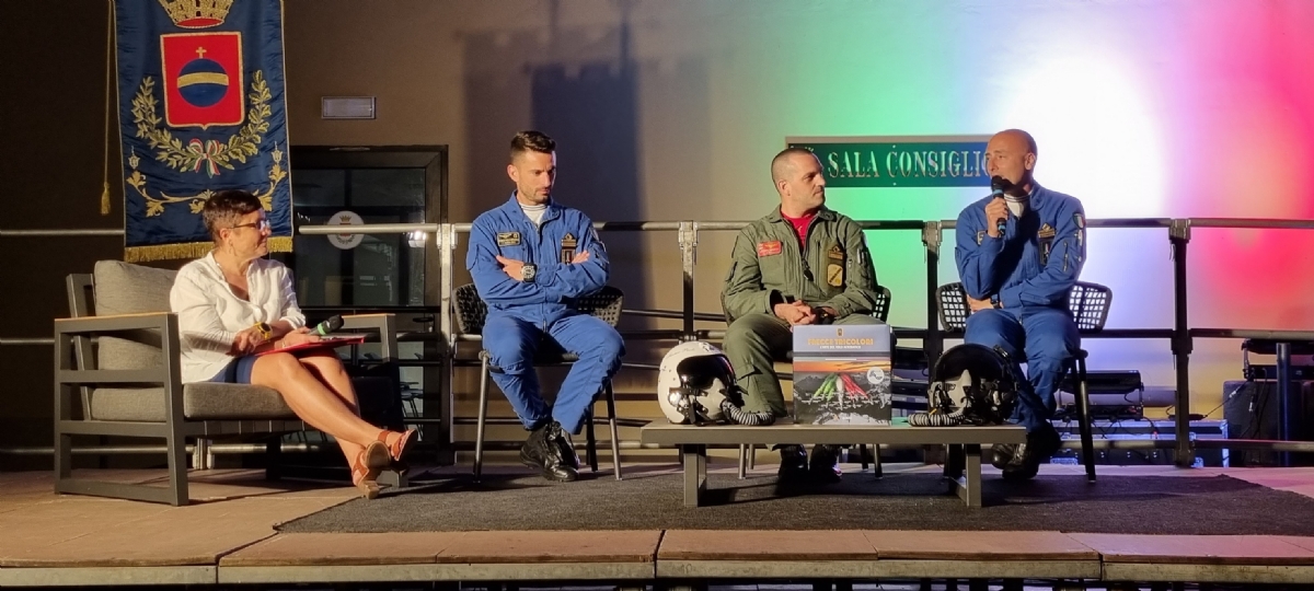 ORBASSANO - I piloti delle Frecce Tricolori ospiti nel nuovo Palazzo Comunale - FOTO