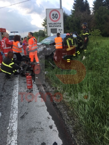 TRE MORTI A LA LOGGIA - Scontro frontale, tragedia assurda sulla provinciale per Carignano - FOTO