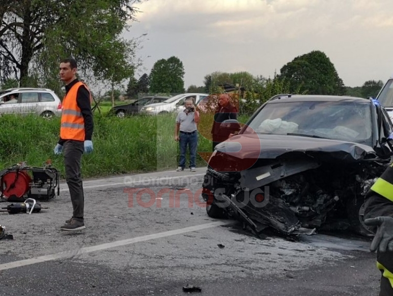 TRE MORTI A LA LOGGIA - Scontro frontale, tragedia assurda sulla provinciale per Carignano - FOTO