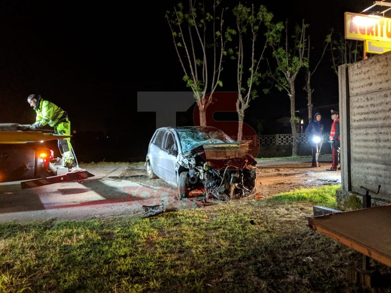 TRAGEDIA A PIOSSASCO - Muore a soli 27 anni ribaltandosi con l'auto lungo la provinciale - FOTO