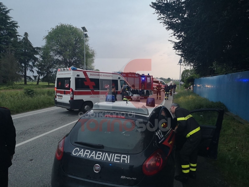 TRE MORTI A LA LOGGIA - Scontro frontale, tragedia assurda sulla provinciale per Carignano - FOTO
