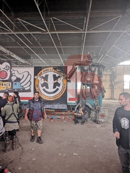 NICHELINO - Dentro il rave alla Viberti: techno, aerei. allucinogeni e punti ristoro fai da te - LE FOTO -
