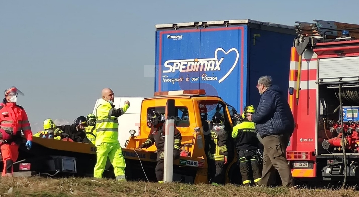 TANGENZIALE TORINO - Traffico bloccato dal Sito per un tamponamento a catena tra auto e camion - FOTO