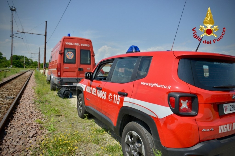 ORBASSANO - Perdita di sostanze tossiche da un treno merci: intervento dei vigili del fuoco - VIDEO