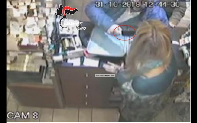 CARMAGNOLA - Rapina la banca ma viene arrestato dai carabinieri