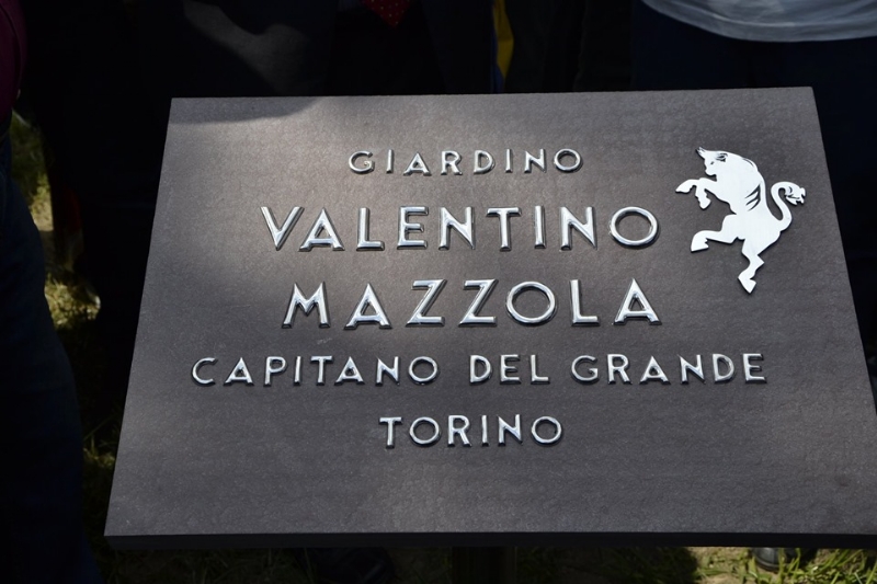 NICHELINO - Il giardino di via Trento intitolato al mitico Valentino Mazzola - FOTO