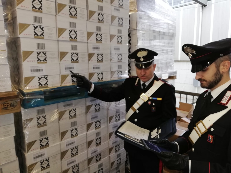 RIVALTA - Rubano 300 bottiglie di spumante Ferrari all'Esselunga: presi dai carabinieri