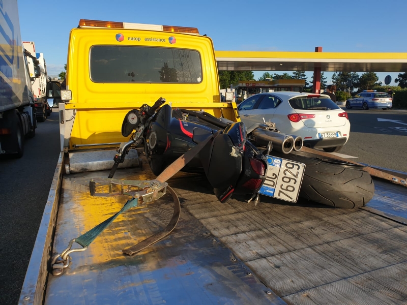 NICHELINO - Tre incidenti sulla tangenziale: ferito centauro di Moncalieri