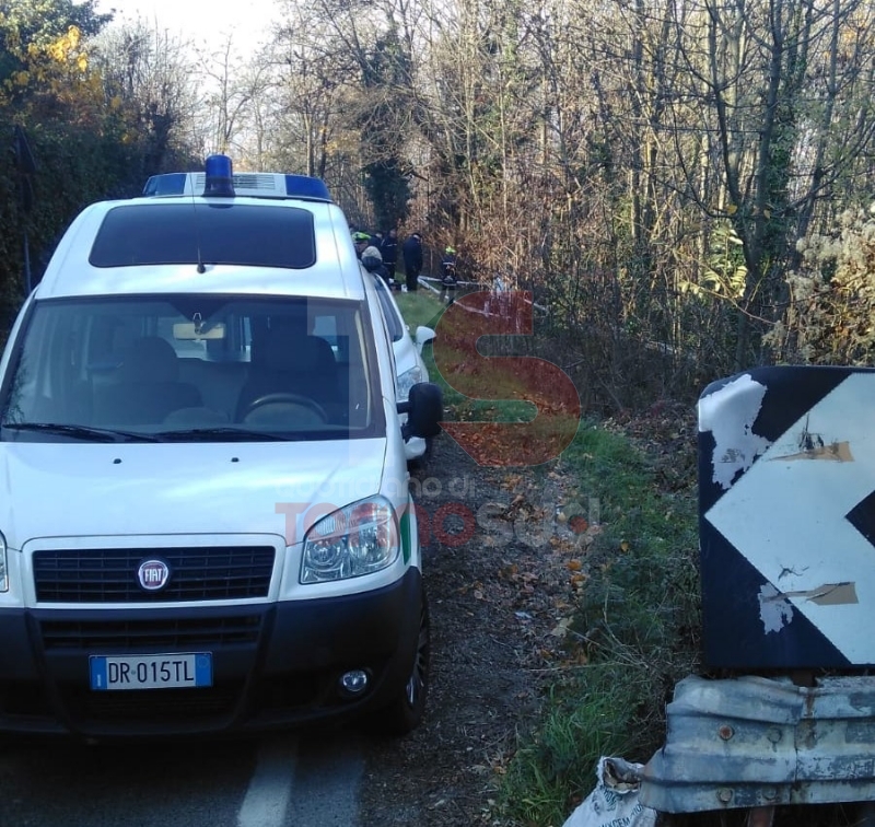 GIALLO A MONCALIERI - Trovato il cadavere di un uomo in un fossato: forse investito da un'auto pirata