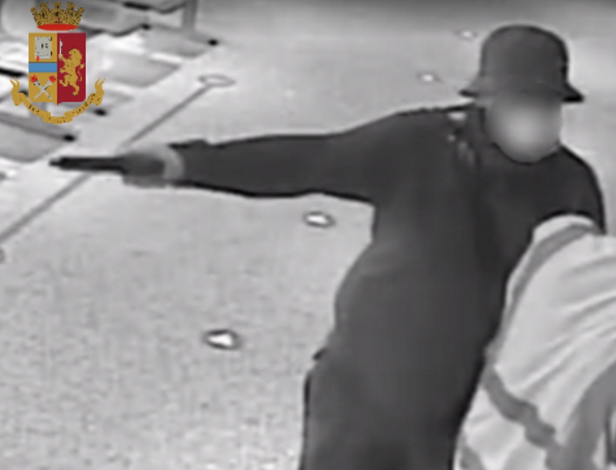MONCALIERI - Pistole spianate per rapinare la posta di via Vittime di Bologna: la polizia arresta due persone - FOTO e VIDEO