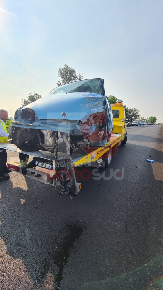 MONCALIERI - Spaventoso schianto in corso Savona, tre feriti: una persona grave al Cto - FOTO