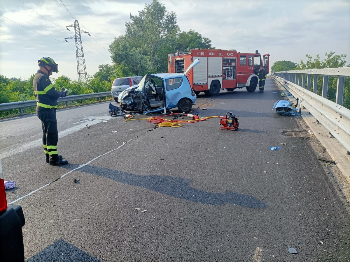 MONCALIERI - Spaventoso schianto in corso Savona, tre feriti: una persona grave al Cto - FOTO