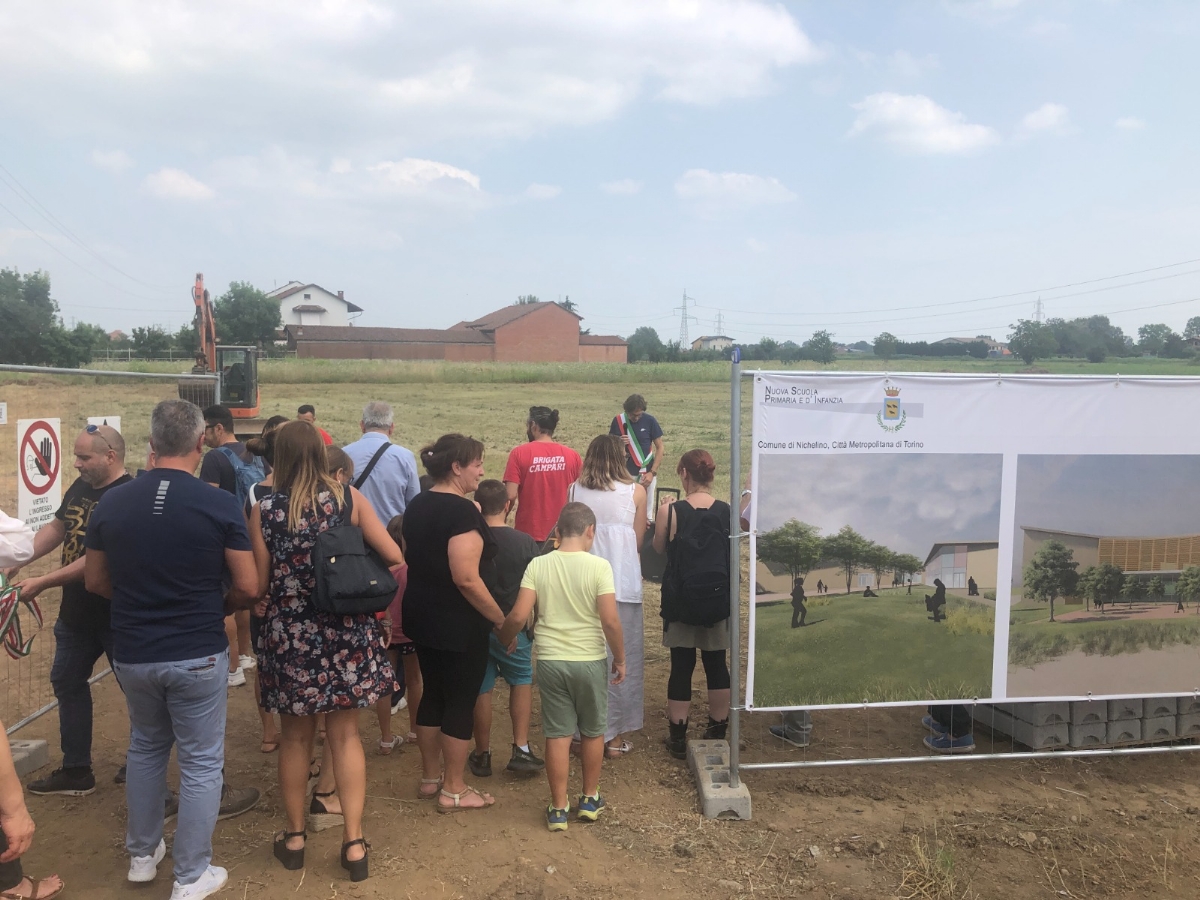 NICHELINO - Posata la prima pietra della nuova scuola «Papa Giovanni XXIII» - FOTO