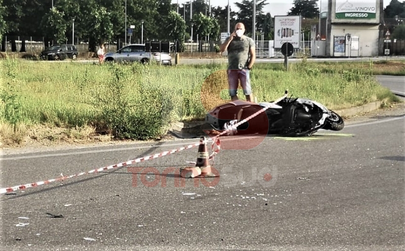 TRAGEDIA A NICHELINO - Incidente stradale: morto un uomo alla rotonda di Mondo Juve - FOTO