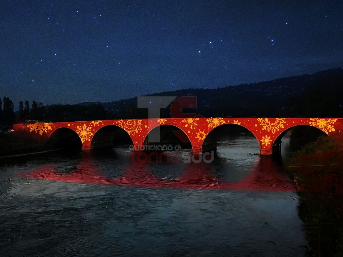 MONCALIERI - Ecco in anteprima le luci artistiche del natale in centro storico. Anche il Castello si veste a festa