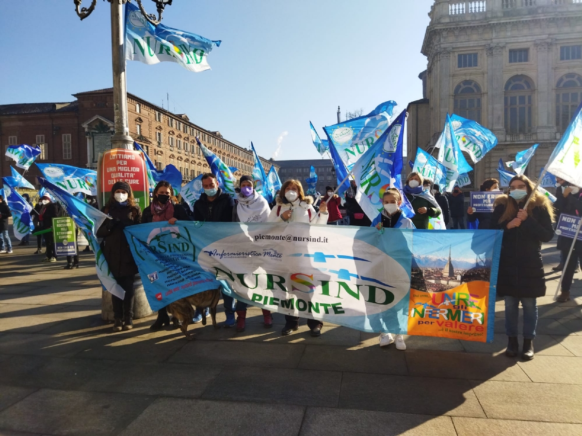 SANITA' - Infermieri in piazza: «Spremuti e ignorati da tutti» - FOTO