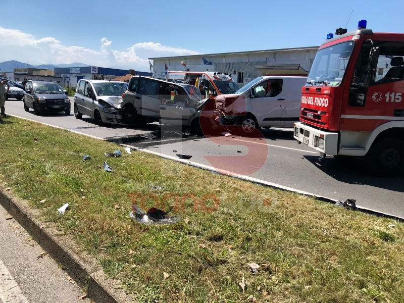 ORBASSANO - Spaventoso incidente stradale: otto feriti in strada Torino. Tra loro due bimbi - FOTO