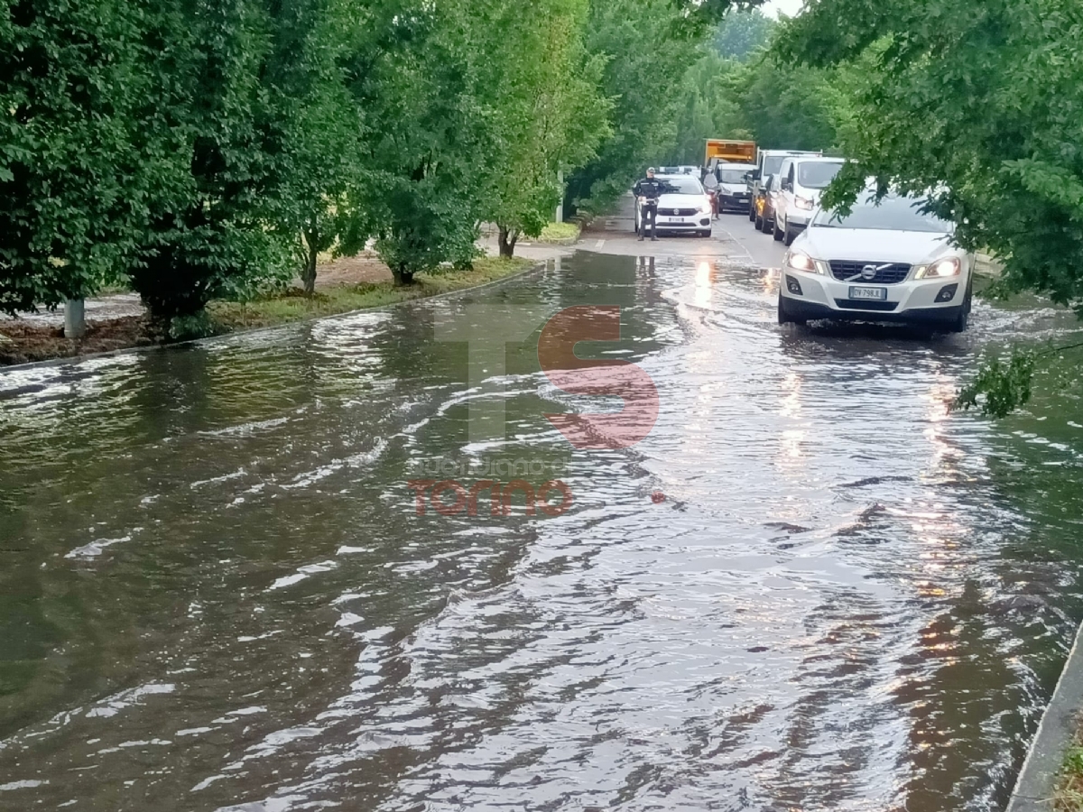 MALTEMPO - Bomba d'acqua nella notte in cintura sud: allagate porzioni di Vinovo e Nichelino. Danni anche a Moncalieri