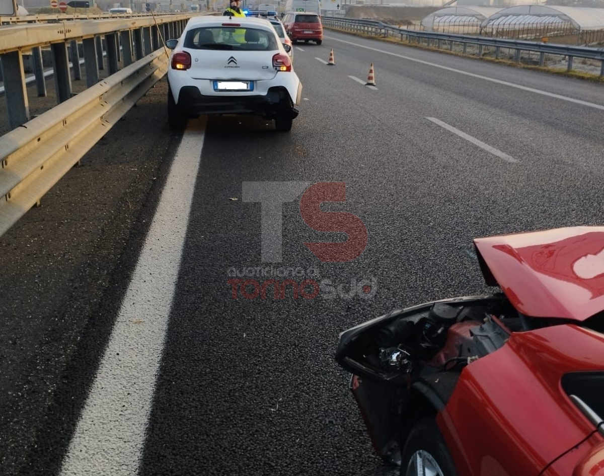 ORBASSANO - Tamponamento in tangenziale, 4 auto coinvolte e traffico in tilt