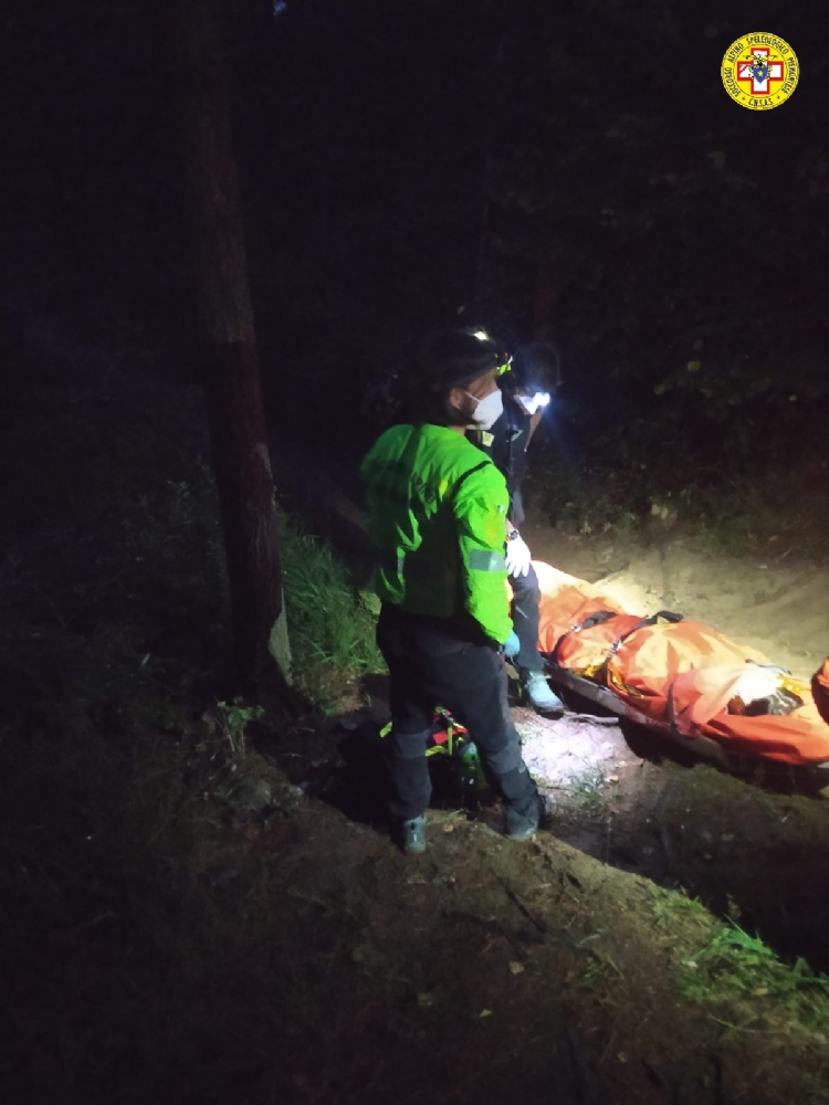 PIOSSASCO - Escursionista cade e si rompe una gamba: salvata dal Soccorso Alpino - FOTO