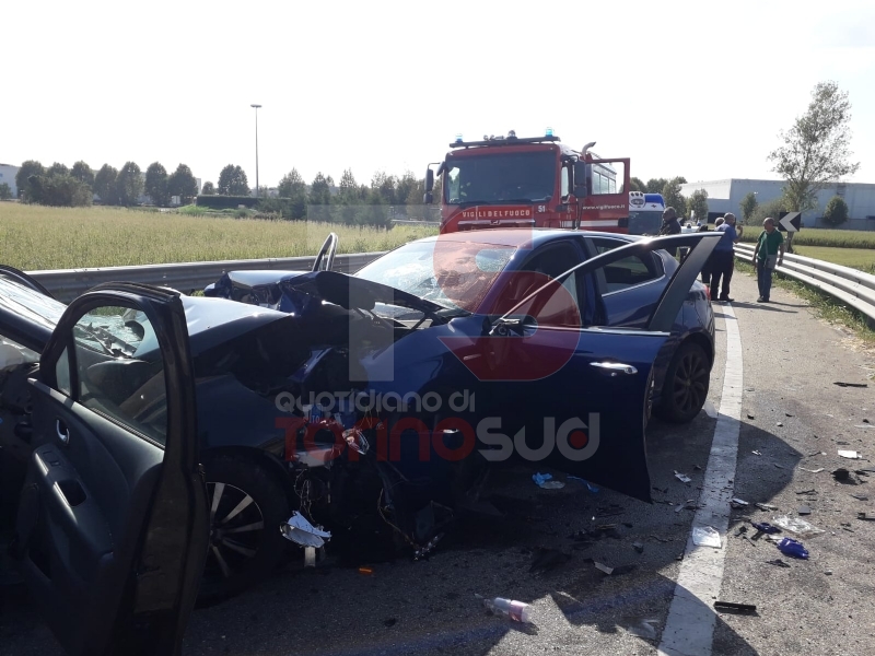 TRAGEDIA A TROFARELLO - Muore ad appena 32 anni nell'incidente stradale: in prognosi riservata un'altra ragazza - FOTO