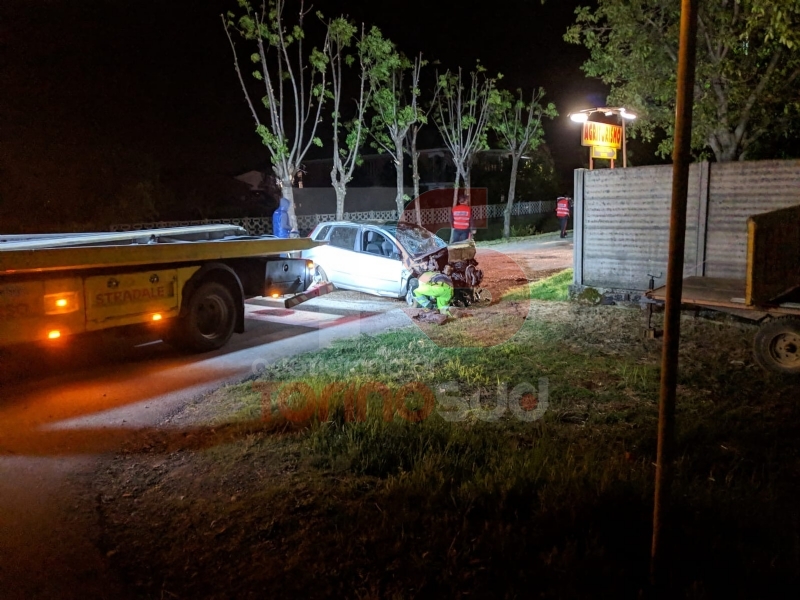 PIOSSASCO - Incidente mortale: auto si ribalta nel canale, vittima un ragazzo - FOTO