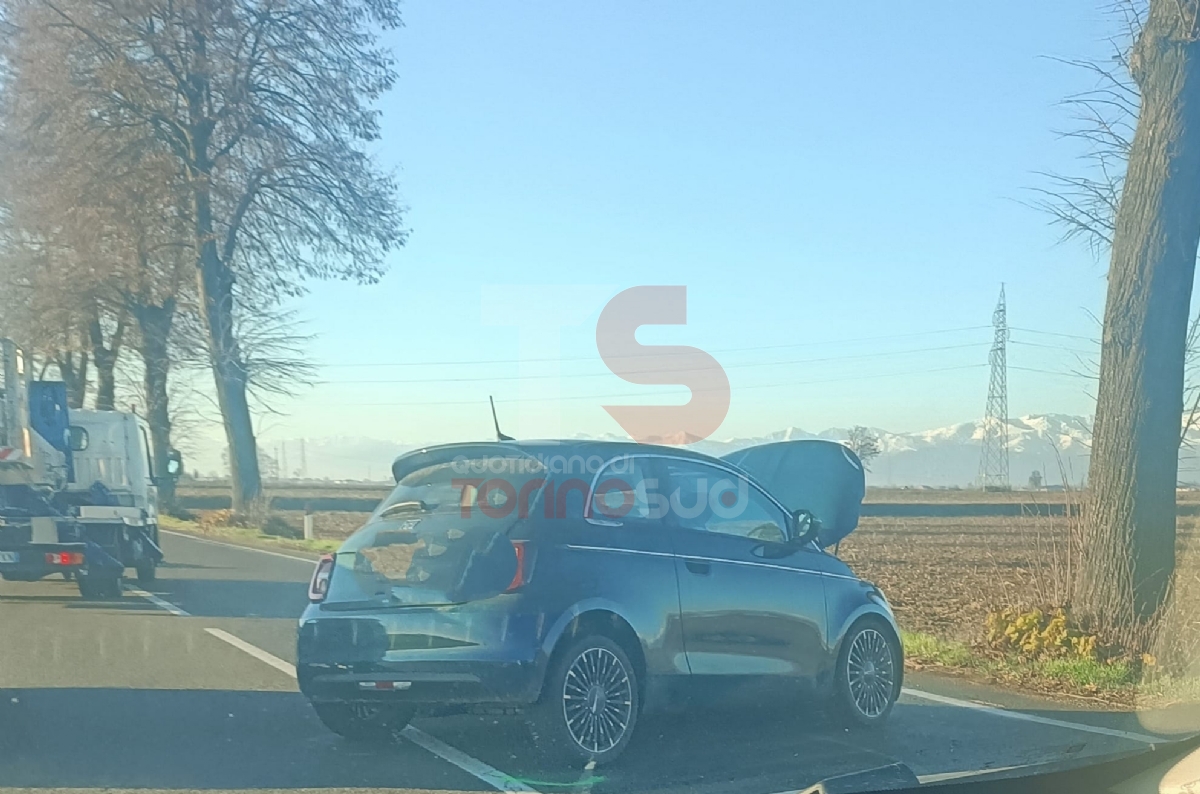 CARMAGNOLA - Scontro tra un'auto e un furgone sull'ex statale 393: bilancio di due feriti