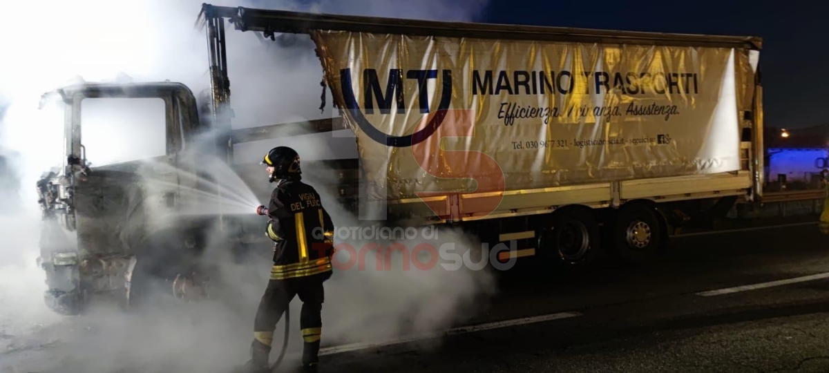 MONCALIERI - Camion prende fuoco sulla tangenziale sud: paura e traffico bloccato - FOTO