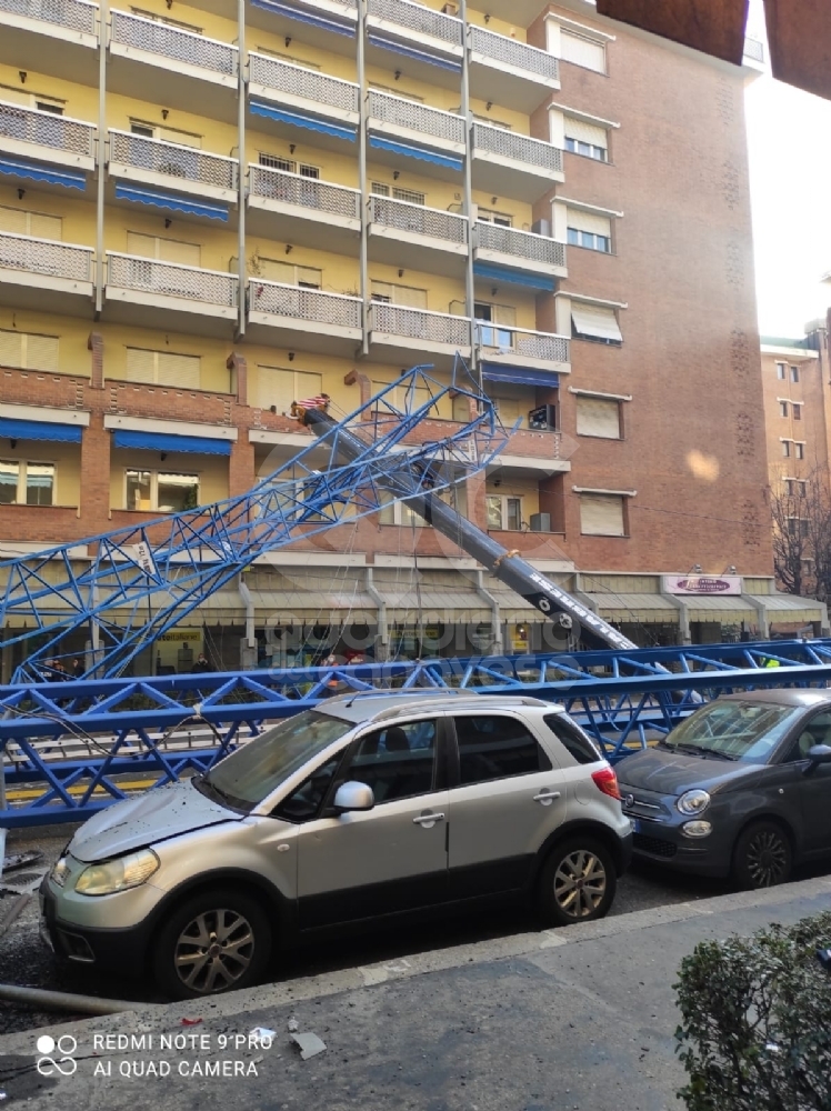 DRAMMA A TORINO - Crolla una gru, tre morti e tre feriti a seguito di un incidente sul lavoro - FOTO