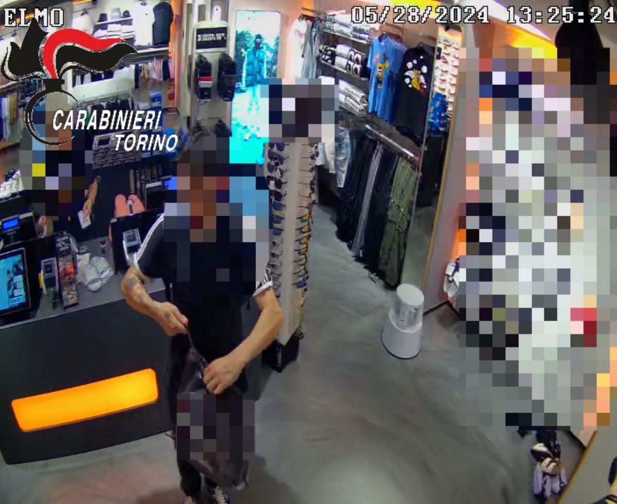ORBASSANO - Rapina un'anziana di 83 anni e con il suo bancomat va a fare shopping - FOTO e VIDEO