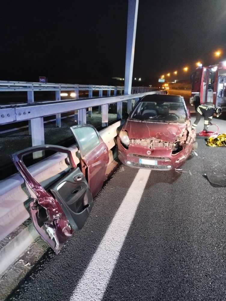 ORBASSANO - In contromano con l'auto, spaventoso incidente sul raccordo Torino-Pinerolo: due feriti - FOTO