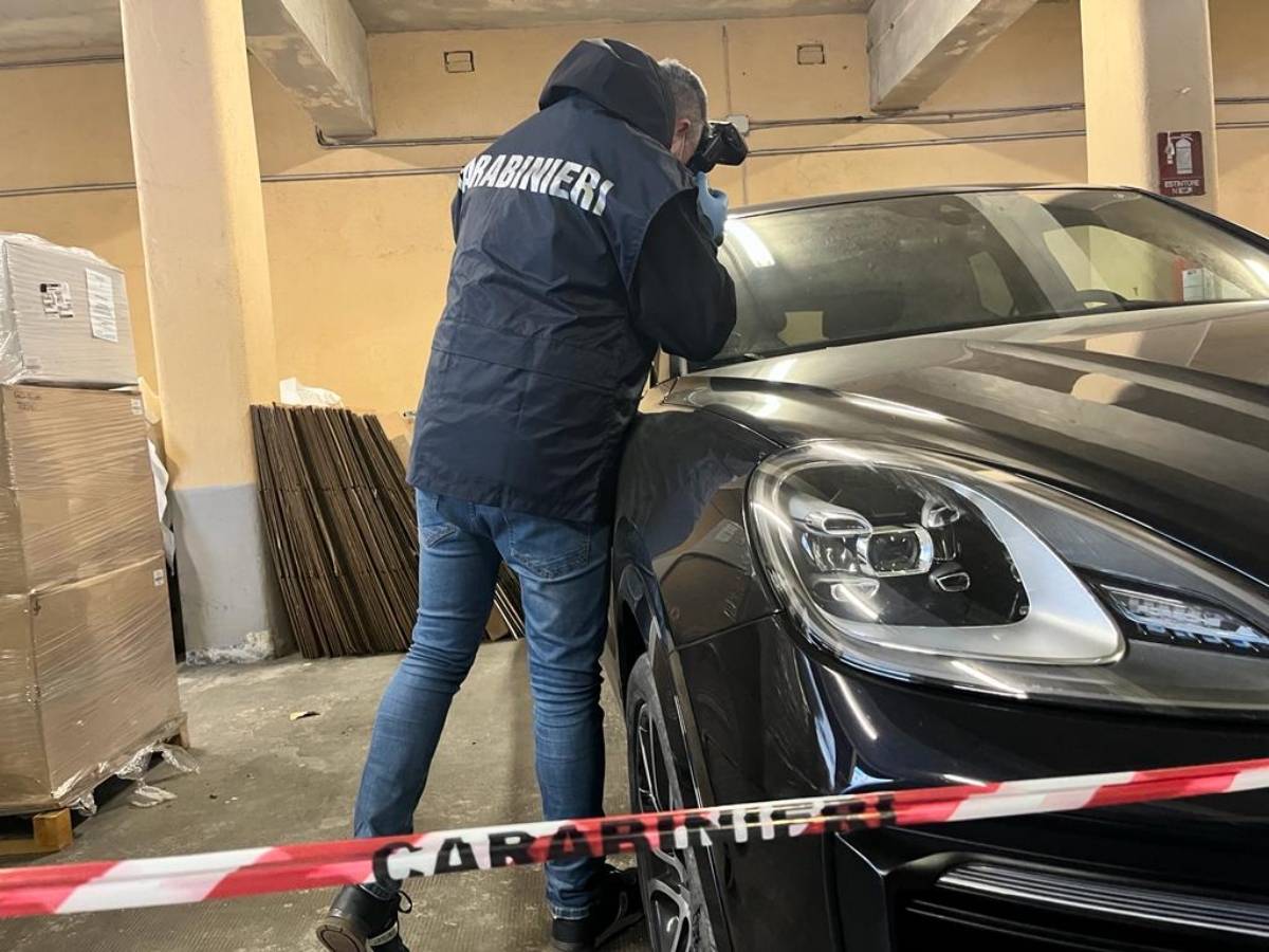 MONCALIERI - Furti con il Porsche Cayenne: trovata l'auto dei ladri parcheggiata alla Falchera - FOTO