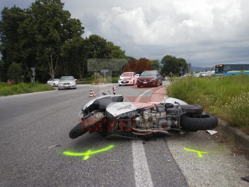 TRAGEDIA A NICHELINO - Incidente stradale: morto un uomo alla rotonda di Mondo Juve - FOTO