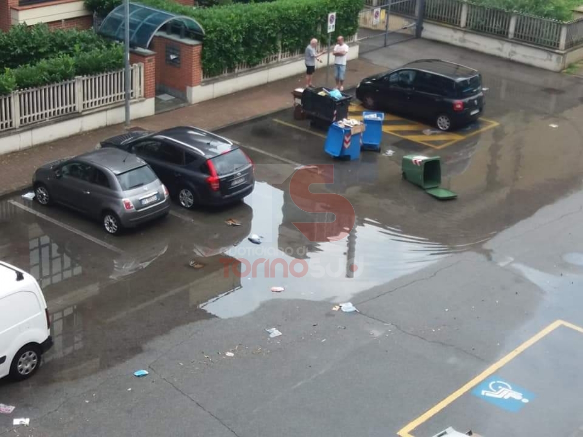 MONCALIERI-BEINASCO - Forte temporale, alberi abbattuti dal vento e sottopassi allagati. Intervengono i vigili del fuoco