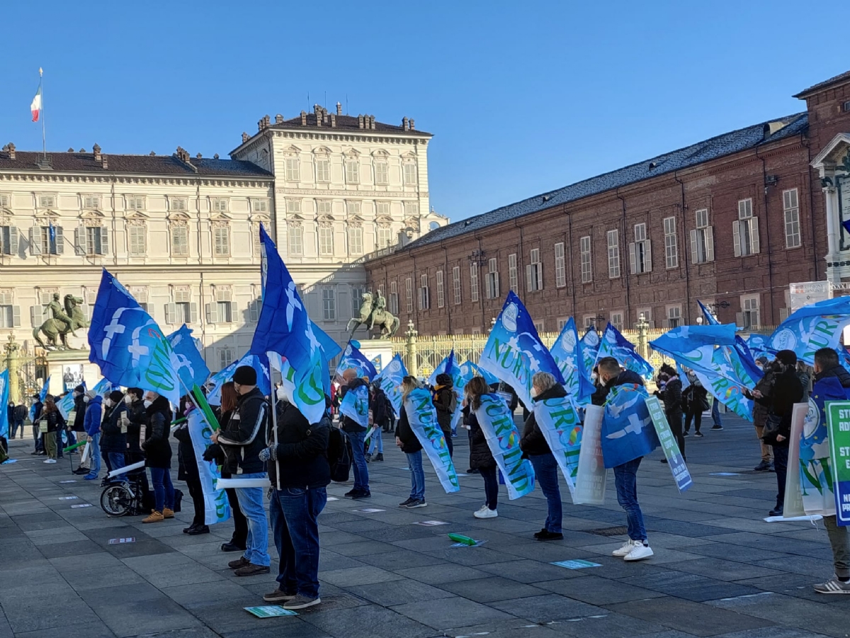 SANITA' - Infermieri in piazza: «Spremuti e ignorati da tutti» - FOTO