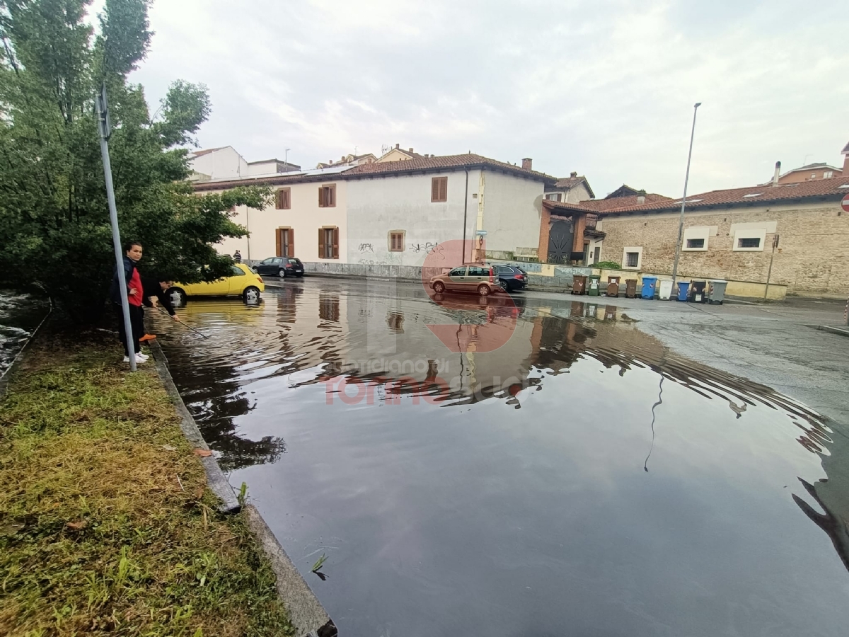 MALTEMPO - Bomba d'acqua nella notte in cintura sud: allagate porzioni di Vinovo e Nichelino. Danni anche a Moncalieri