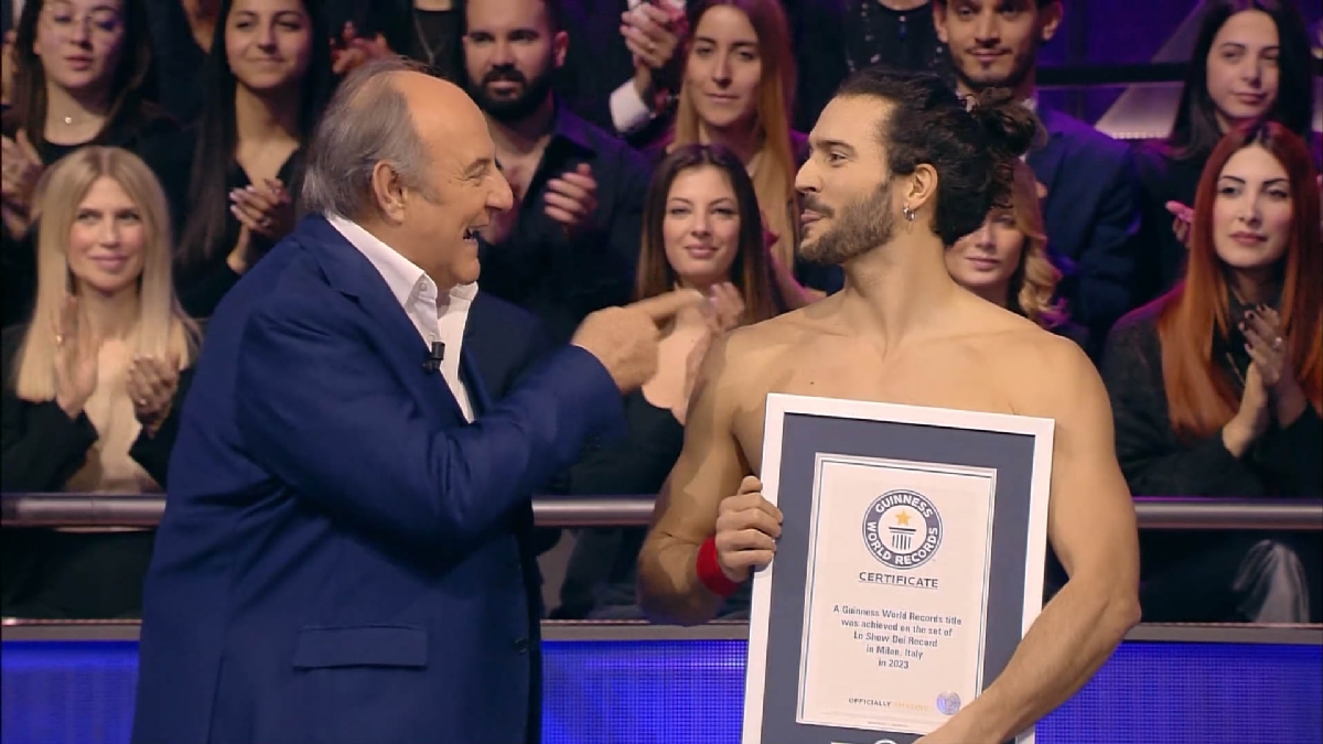 MONCALIERI - Il recordman del circo Andrea Cerrato batte se stesso e impone un nuovo primato su Canale5