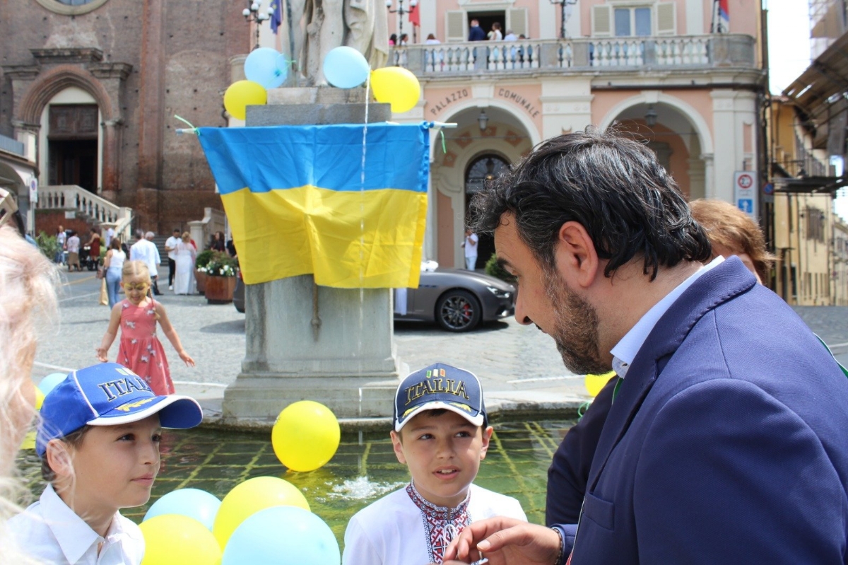 MONCALIERI - Le famiglie ucraine ospiti in città visitano il centro storico e il castello - FOTO