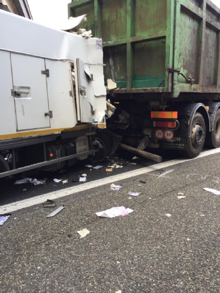INCIDENTE SULLA TANGENZIALE - Scontro tra due camion al Sito, caos e code chilometriche - FOTO