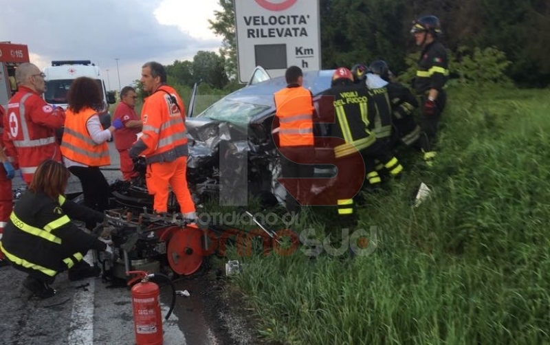LA LOGGIA - Famiglia sterminata nell'incidente: muoiono padre, madre e figlia - FOTO