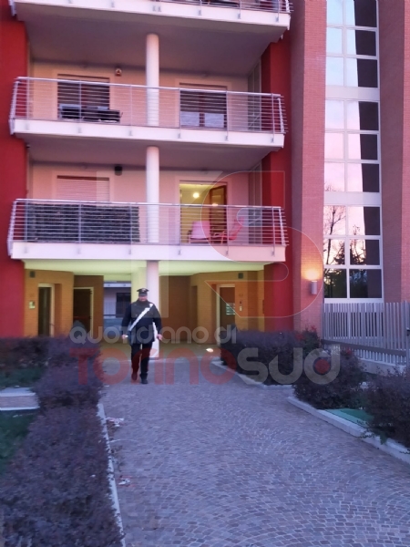 TRAGEDIA ASSURDA A PIOSSASCO - OMICIDIO-SUICIDIO IN UN ALLOGGIO: DUE PERSONE MORTE - FOTO