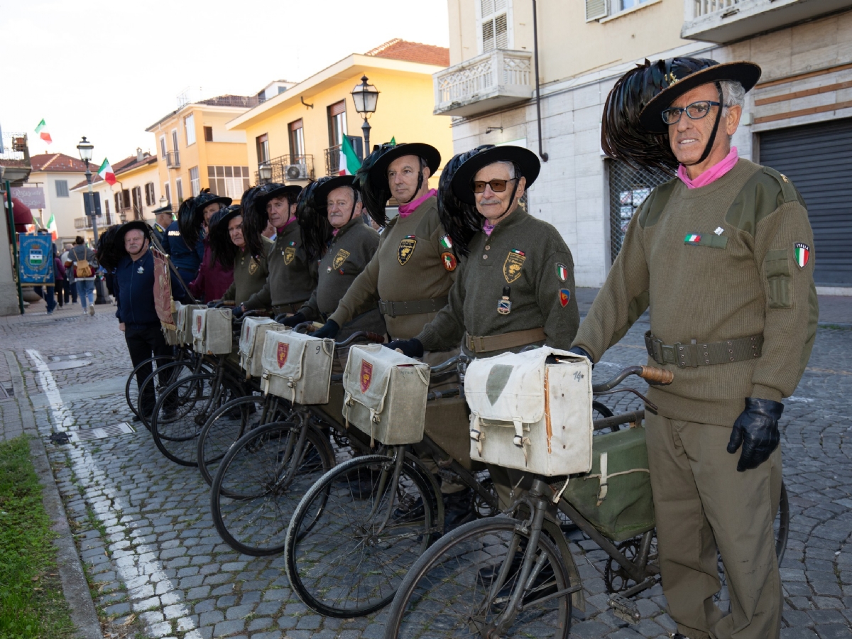 ORBASSANO - Oltre 500 fanti piumati per il raduno regionale dei bersaglieri - FOTO