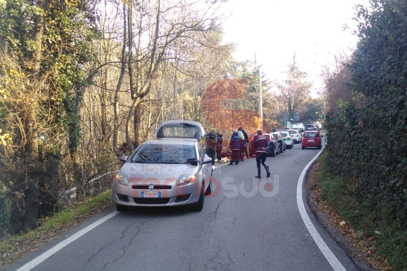 GIALLO A MONCALIERI - Trovato il cadavere di un uomo in un fossato: forse investito da un'auto pirata