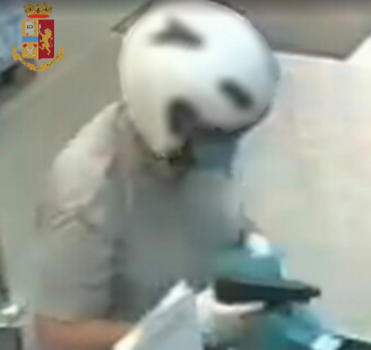 MONCALIERI - Pistole spianate per rapinare la posta di via Vittime di Bologna: la polizia arresta due persone - FOTO e VIDEO
