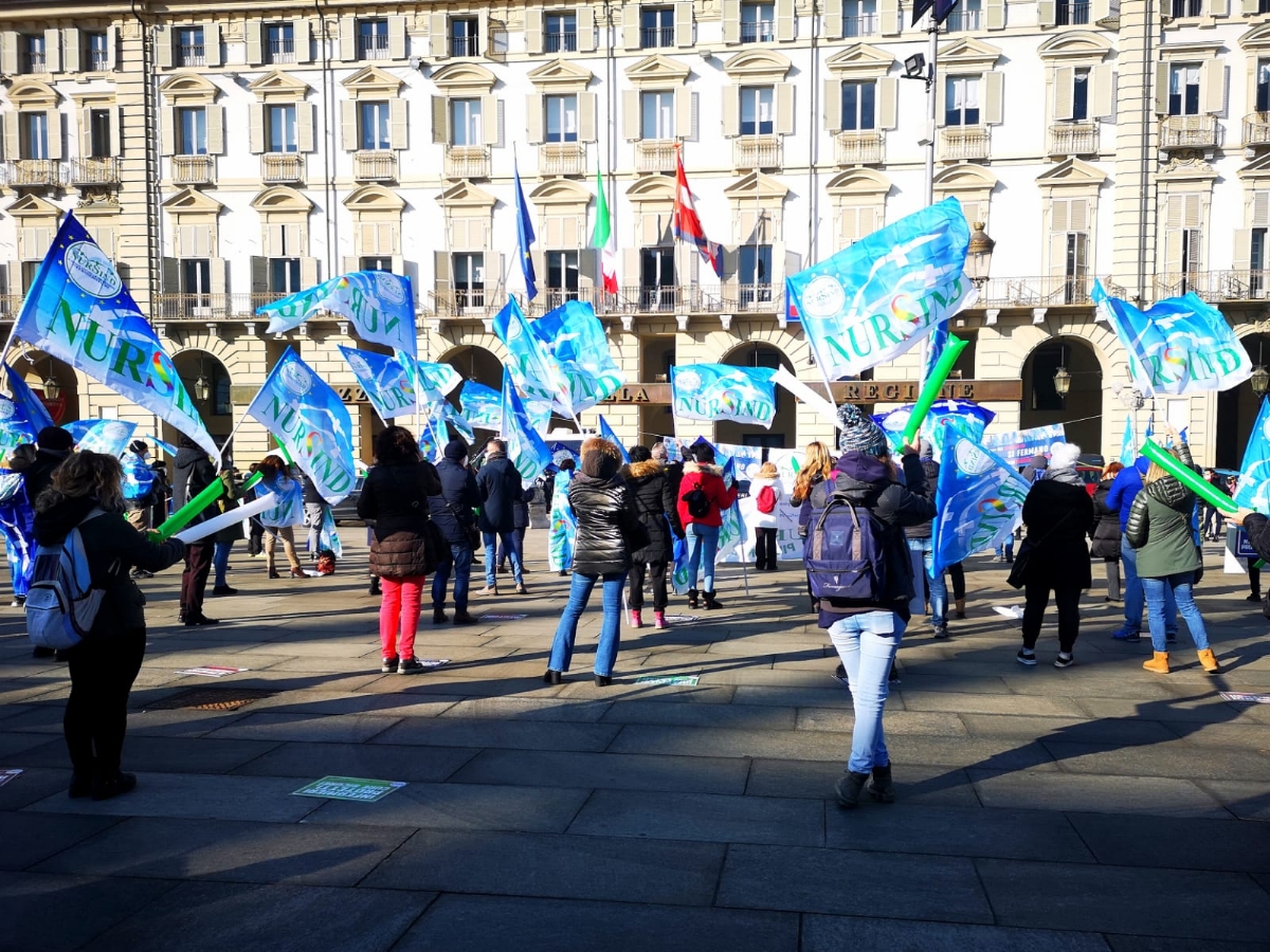 SANITA' - Infermieri in piazza: «Spremuti e ignorati da tutti» - FOTO