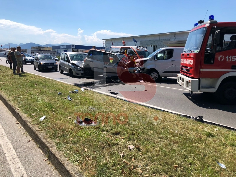 ORBASSANO - Spaventoso incidente stradale: otto feriti in strada Torino. Tra loro due bimbi - FOTO